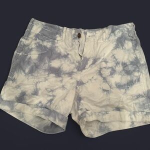 GAP White and Gray Bermudas with Tie-Dye Effect